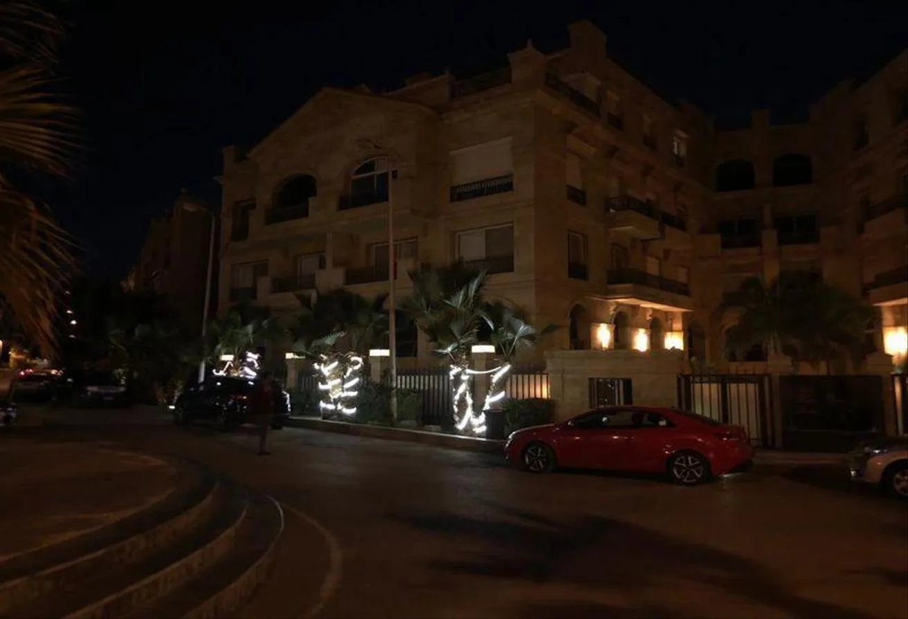 Sale in Fatma Al Sharbatly Mosque: Triplex in The palace prime location Ready to move