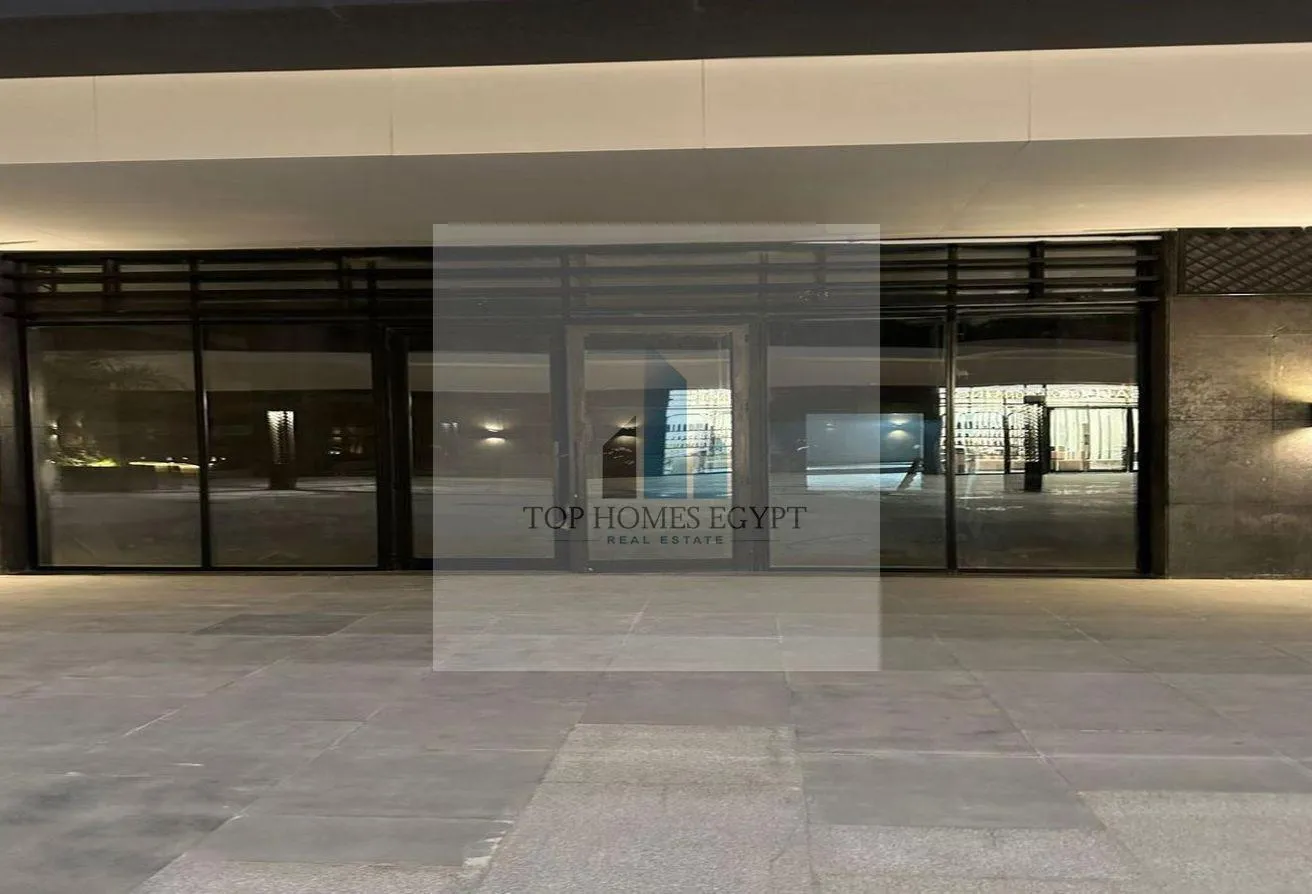 البيع في كمبوند اللوتس: محل للبيع 113م موقع مميز في منطقة الجولدن سكوير 