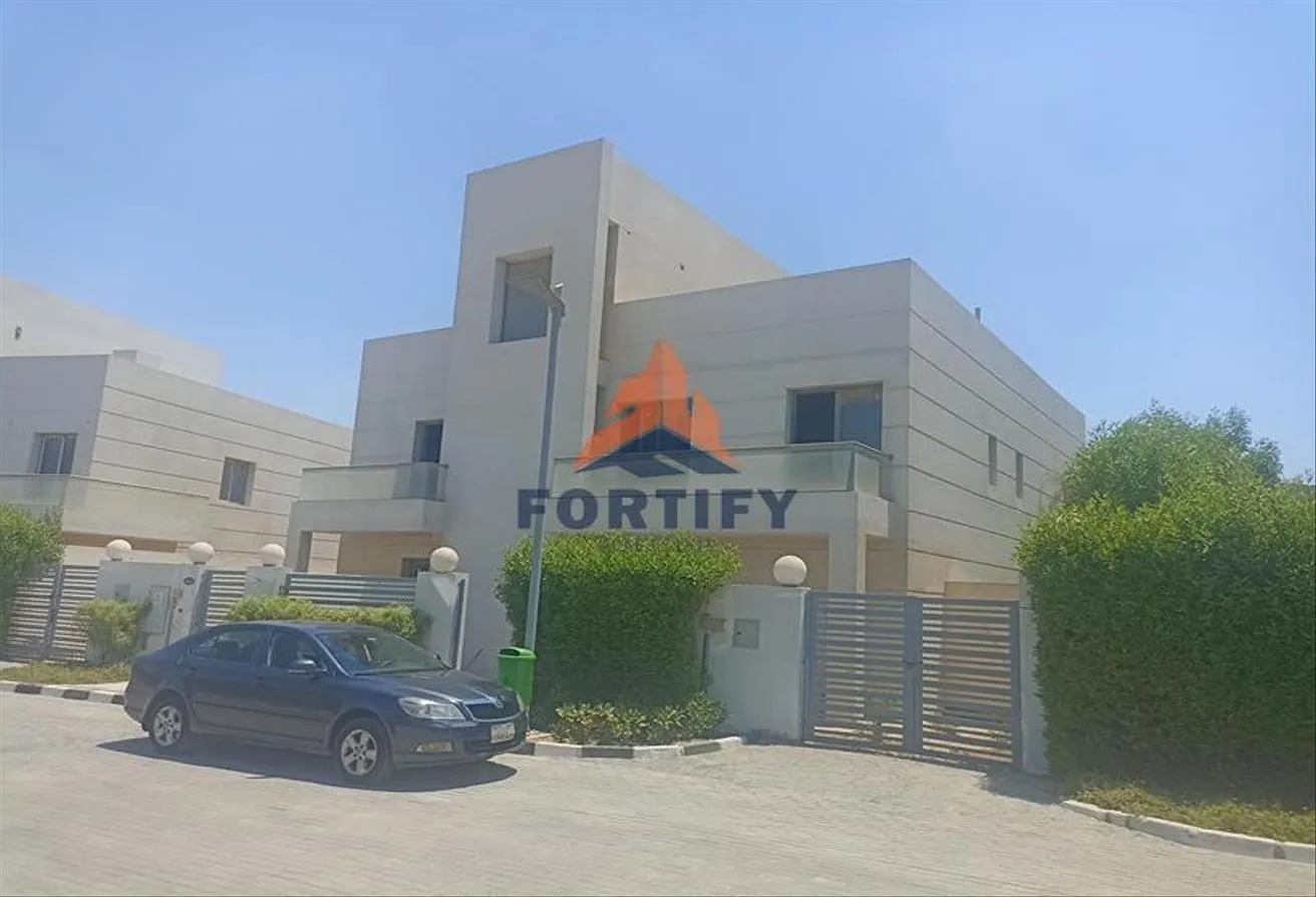 Sale in Cleopatra Square: ready to move cleo villa-cleopatra square over6y
