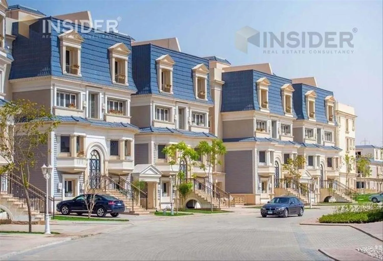 Sale in Mountain View Hyde Park: Redesigned penthouse for 4 bedrooms and 3 bathroom