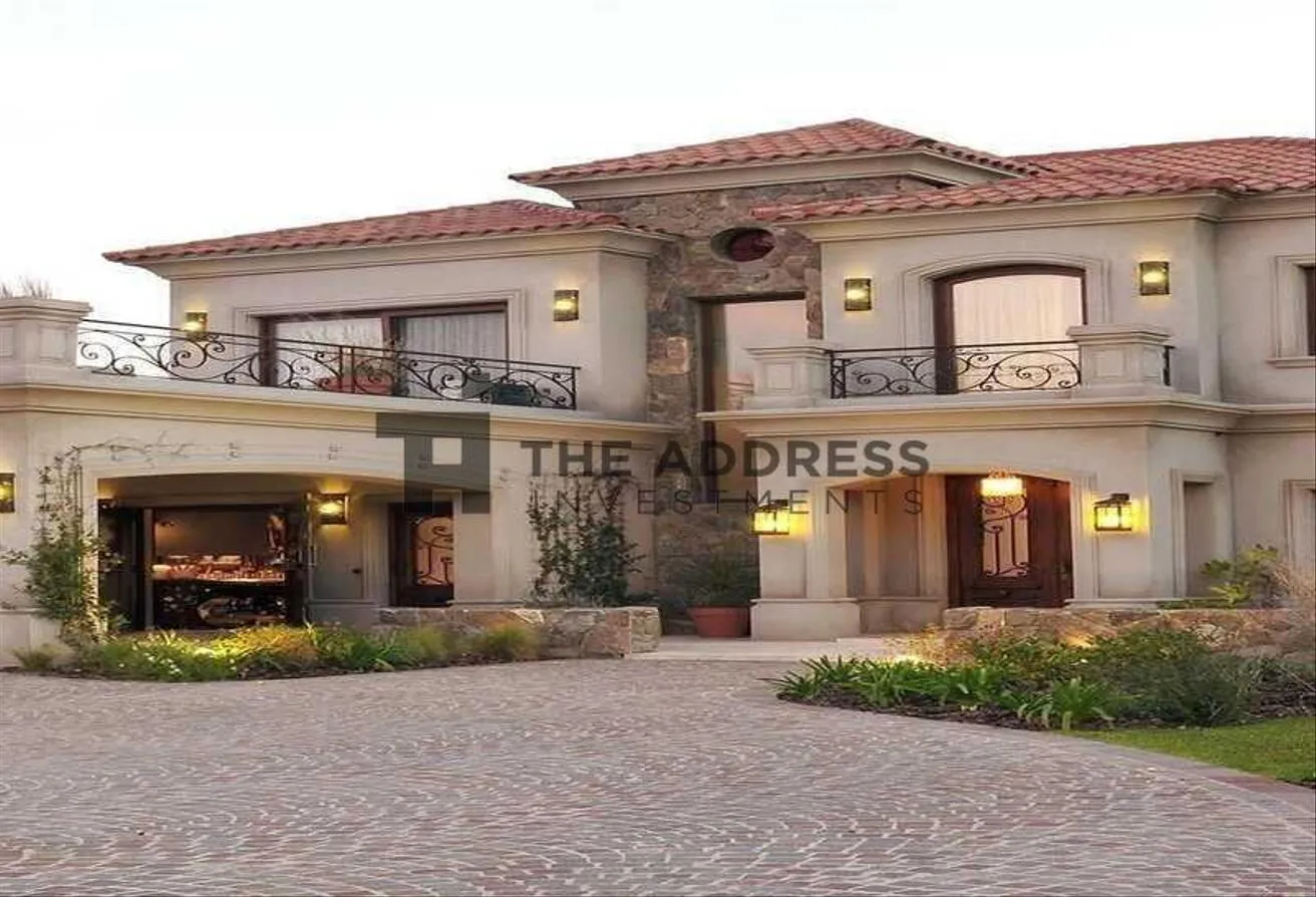 Sale in Moon Valley: villa 4bed minutes to Madinaty installment 10years