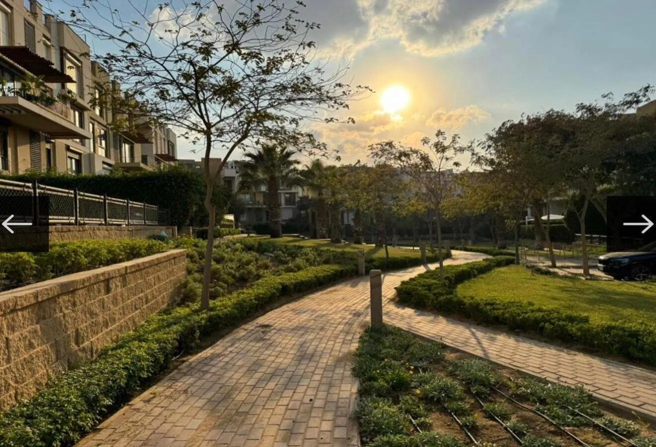 Sale in Westown: Luxurious City Villa in Westown For Sale!