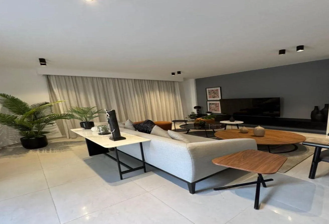 Sale in Beverly Hills Road: 225 m townhouse, prime location -9Y Inst. -Zayed