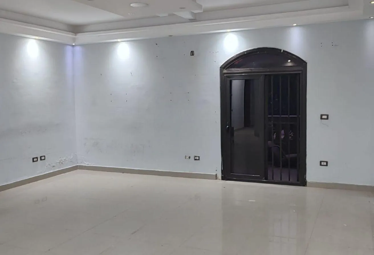 Rent in El Banafseg 10: An administrative office or clinic for rent in the