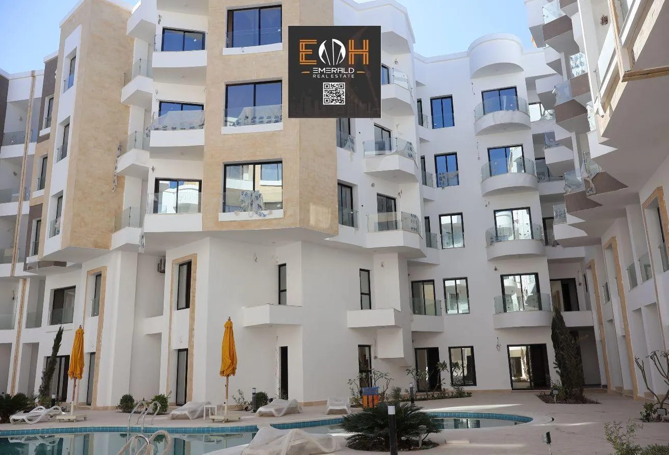 البيع في منطقة الاحياء: شقه (130Sqm) 3غرف , 2حمام  تطل ع حمام السباحه 
