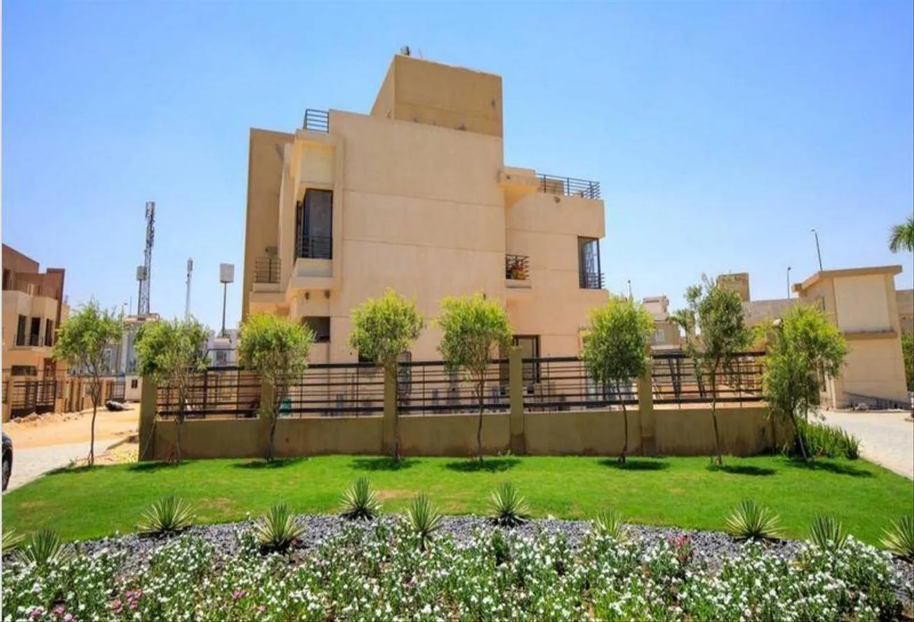 Sale in Alma: For Sale Twinhouse In Alma Compound _ Iwan 238 Sqm