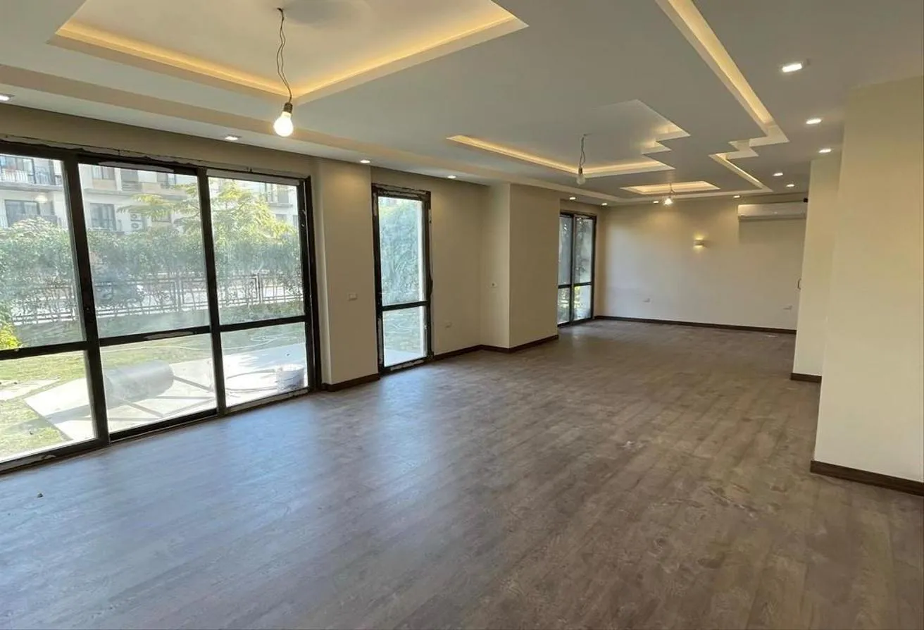 Rent in Westown: Townhouse for Rent in Westown Phase Courtyard