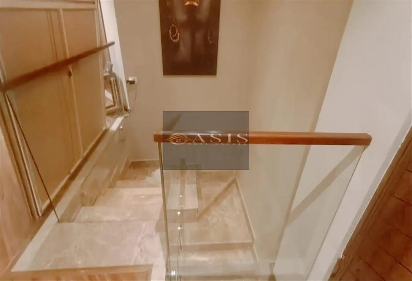 Sale in 8th District: Duplex for sale distinguished by the owner