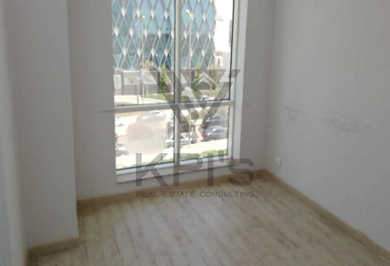 Rent in Trivium Business Complex: Office for rent overlooking the northerninety 123m