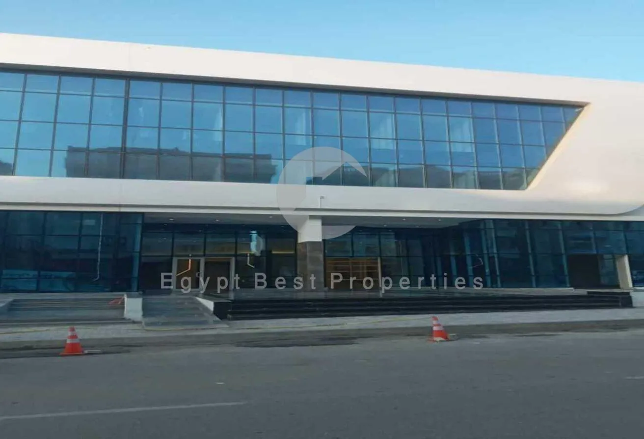 البيع في مجمع أوزون الطبي: محل للبيع في اوزون موقع متميز بالقاهرة الجديدة. 
