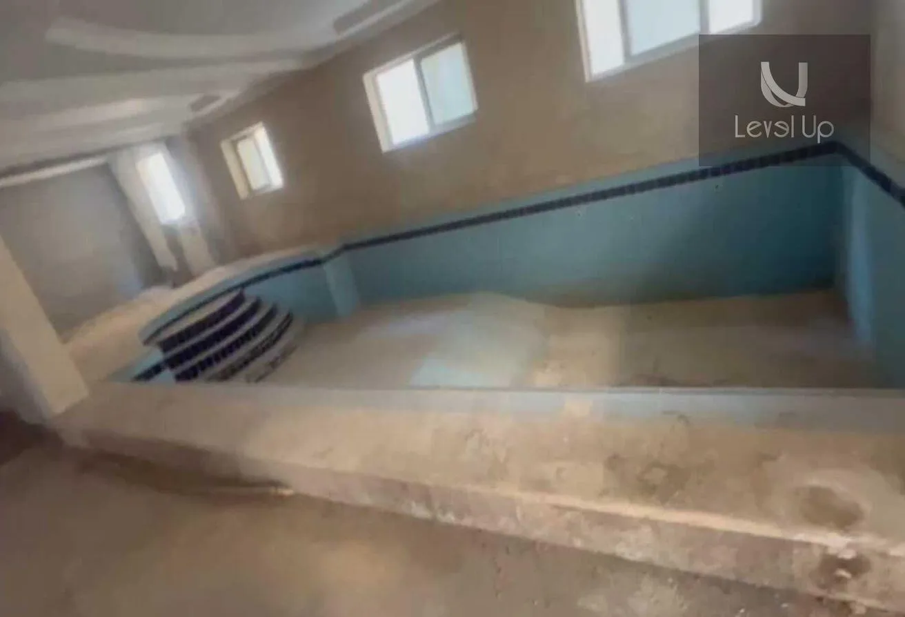 Sale in West Golf: Basement with garden and pool for sale in Golf