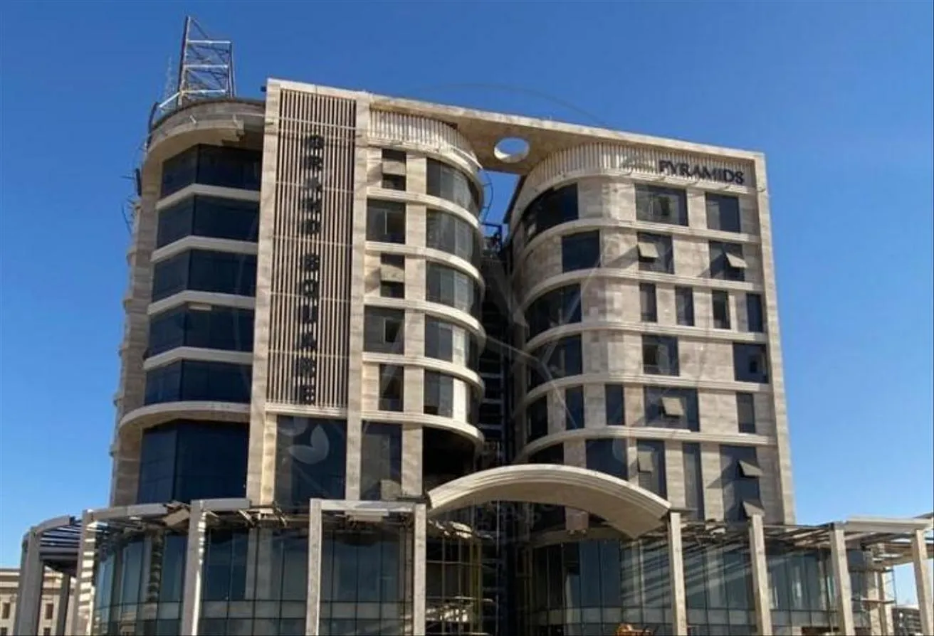 Sale in Grand Square mall: وحده تجاري   مميزه  (بيراميدز ستي بلازا)