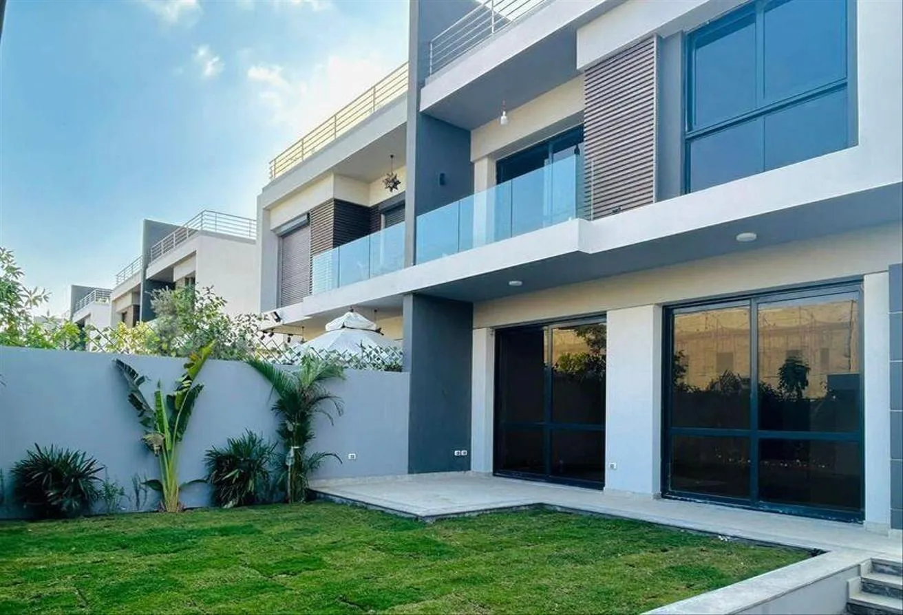 Rent in Patio Al Zahraa: Villa In Patio ALZahraa Compound For Rent with ACS
