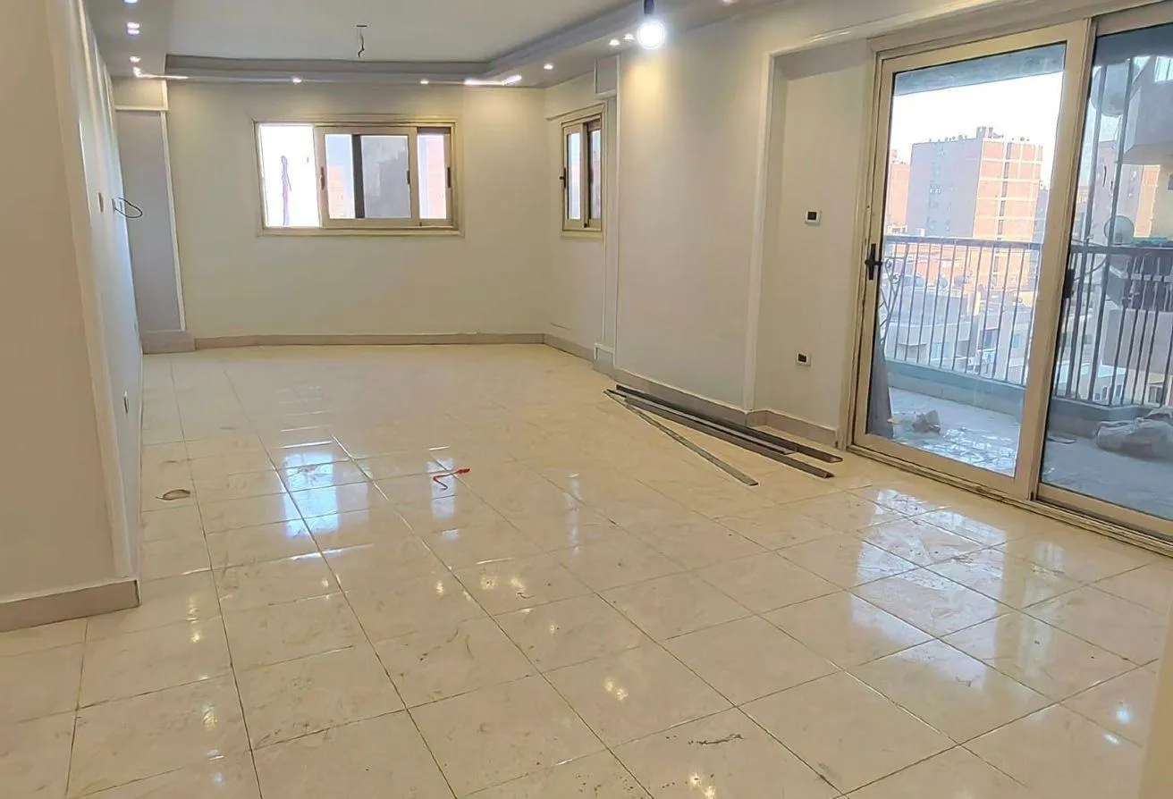 Sale in Faisal: شقة إكسترا لوكس على شارع فيصل الرئيس للبيع