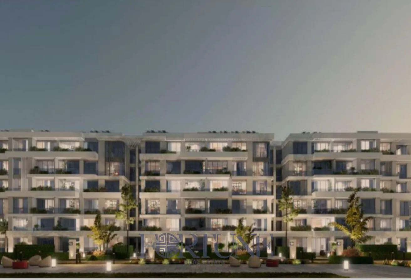 Sale in Bluetree Compound: Apartment installments  best location Resale