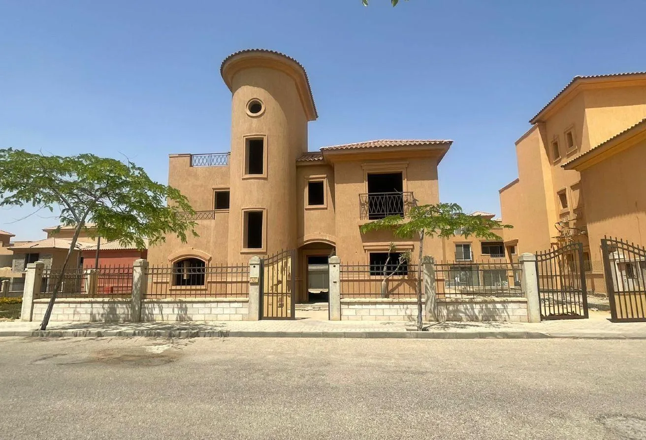 Sale in October Hills: Elegant Villa with Roof for Sale in October Hills