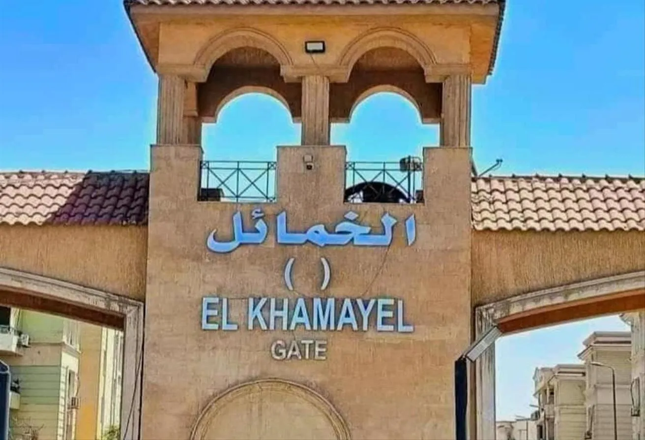 Sale in Al Khamayel city: Smart Luxury Apartment, Hotel Services, 9-Yr Plan