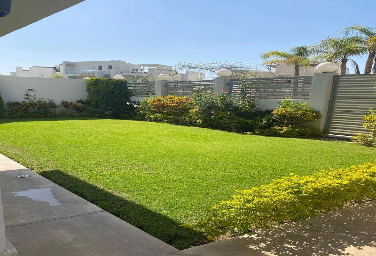 Sale in Cleopatra Square: Ready to move Apartment  location Next Galleria