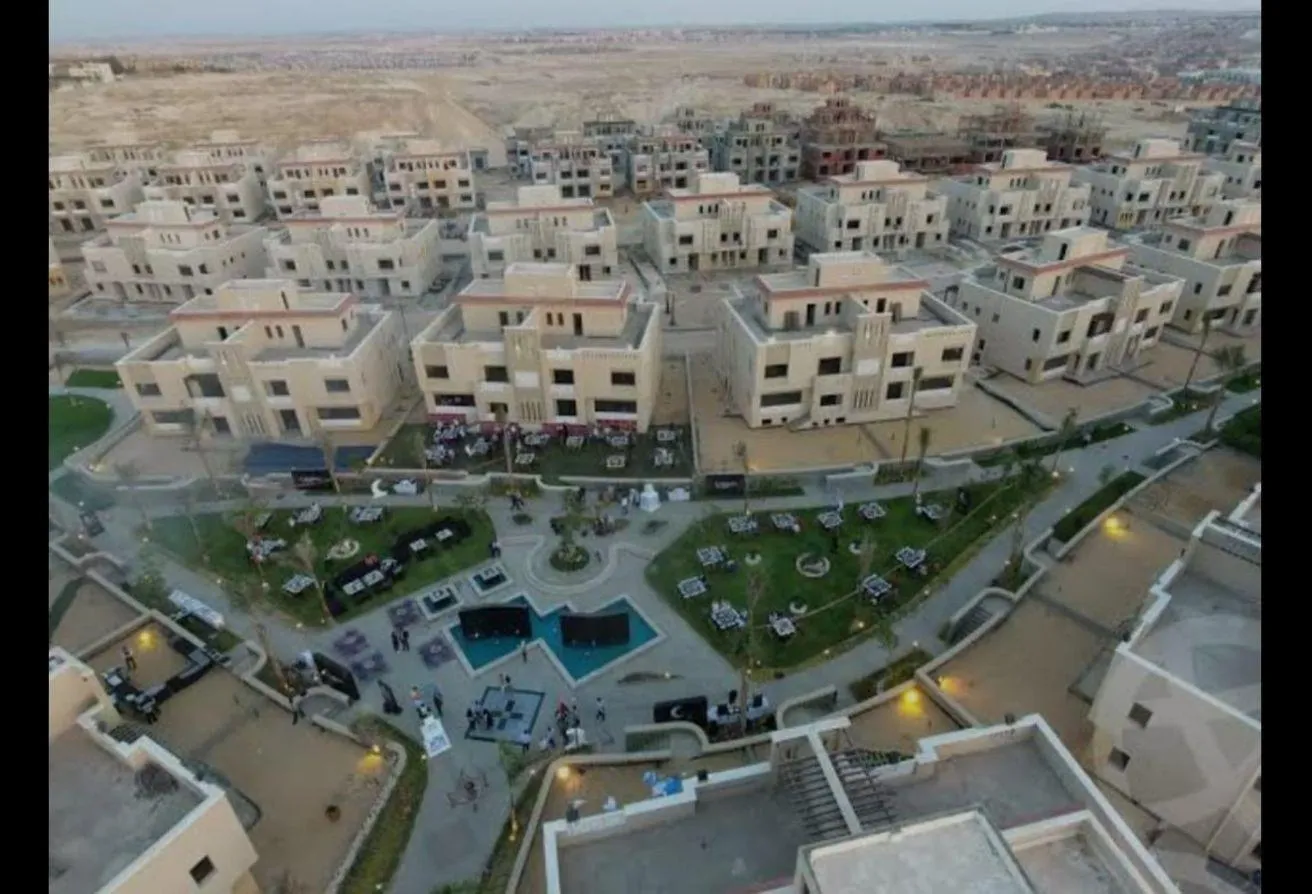 Sale in Green IV: توين هاوس في كمبوند جرين 4 بجواربالم هيلز وبامبو