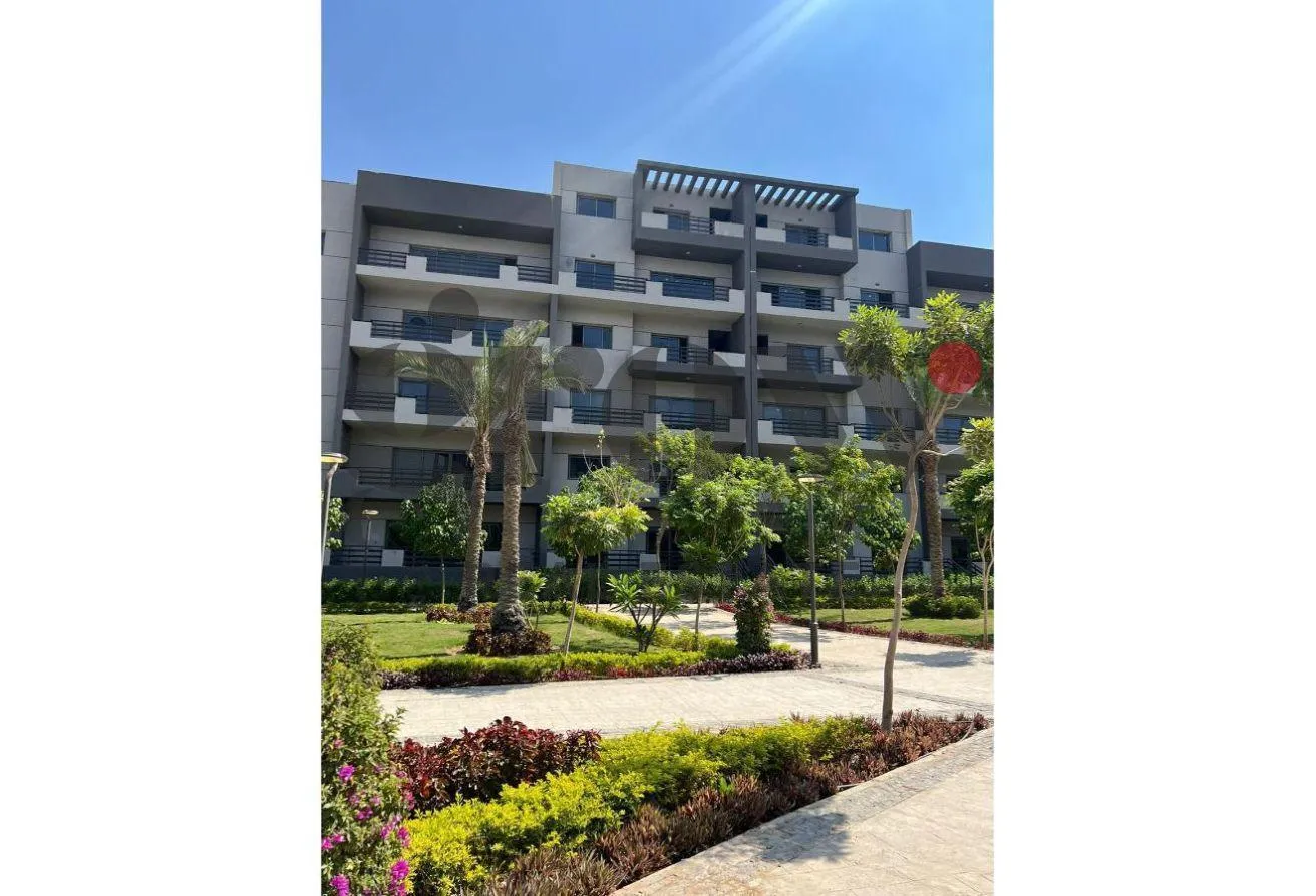 Sale in The Crest: فرصتك قدامك فيلا 330 متر جمب بالتجمع جمب ال AuC