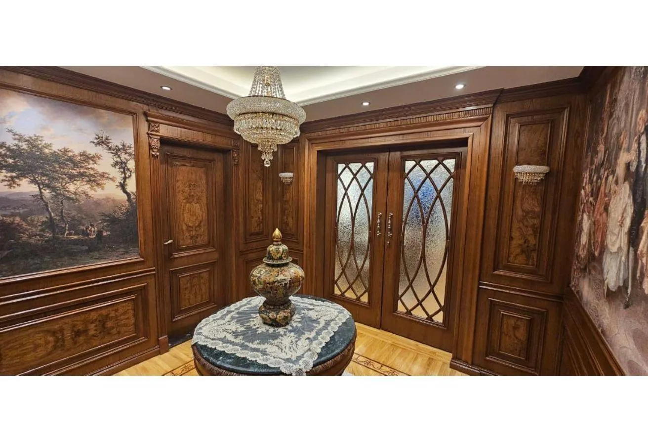 Sale in Golden Heights: فيلا للبيع امام الرحاب 550م التجمع متشطبة و مفروشة