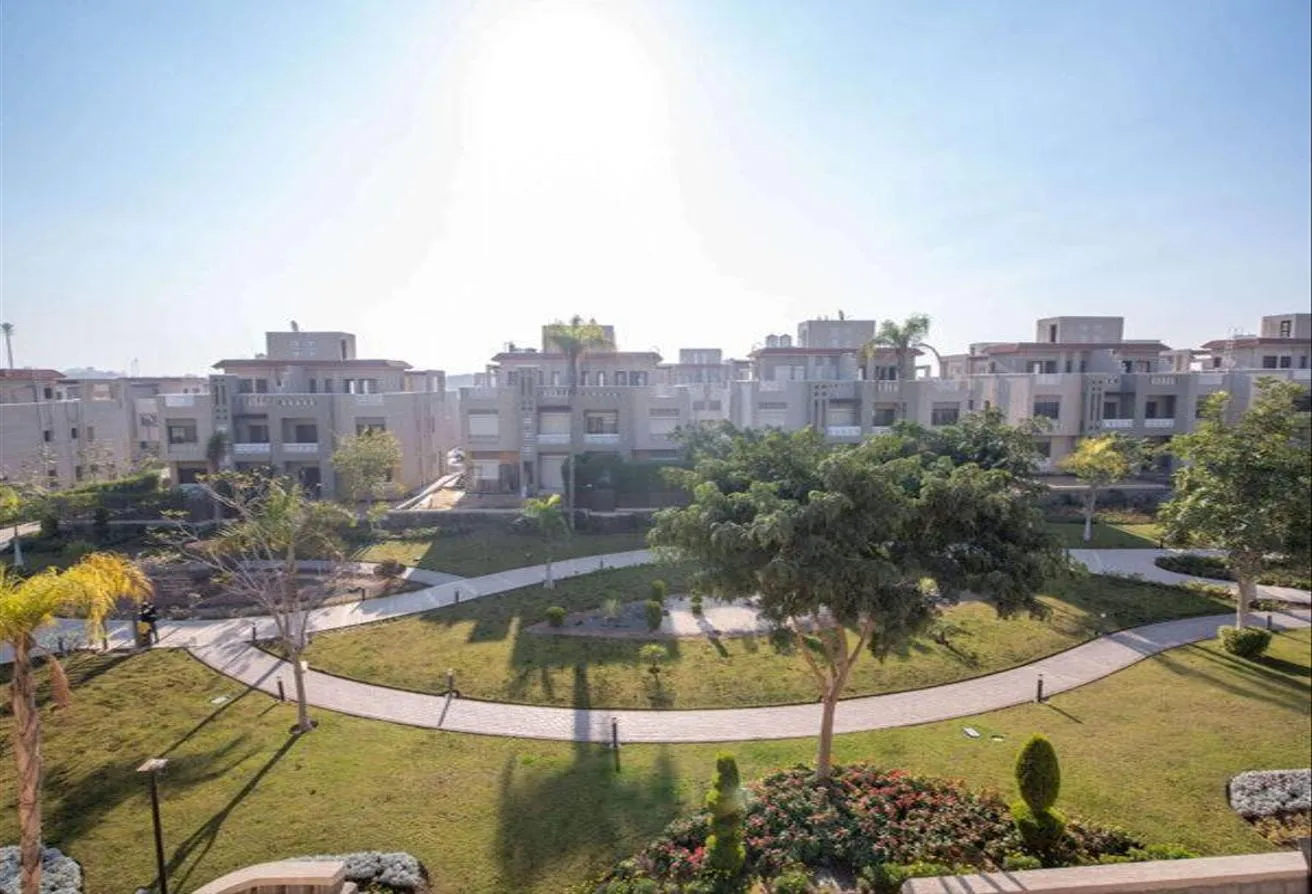 Sale in Green IV: For sale twin house, Green 4 Compound 6 October