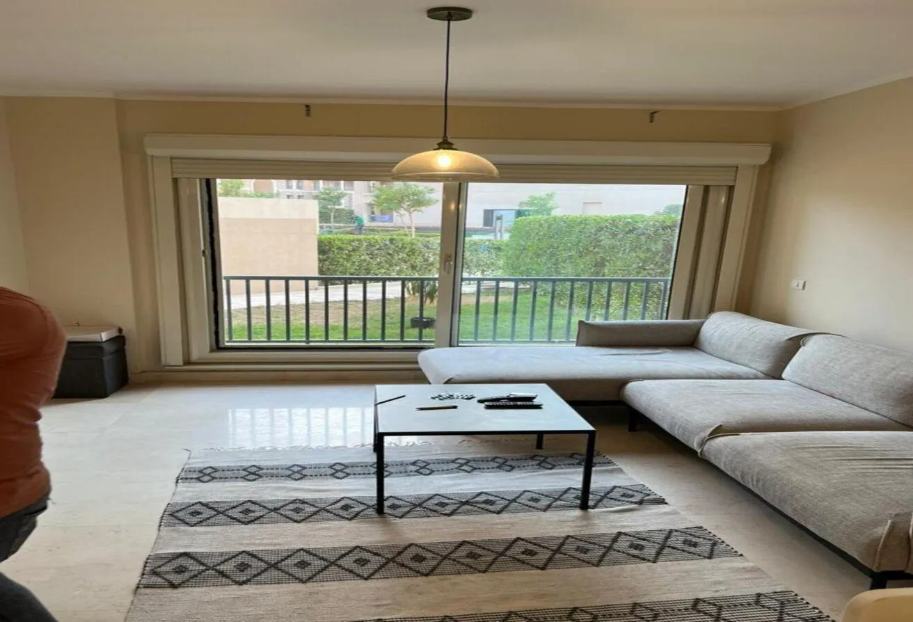 Rent in 90 Avenue: Studio with garden fot rent in 90 Avenue