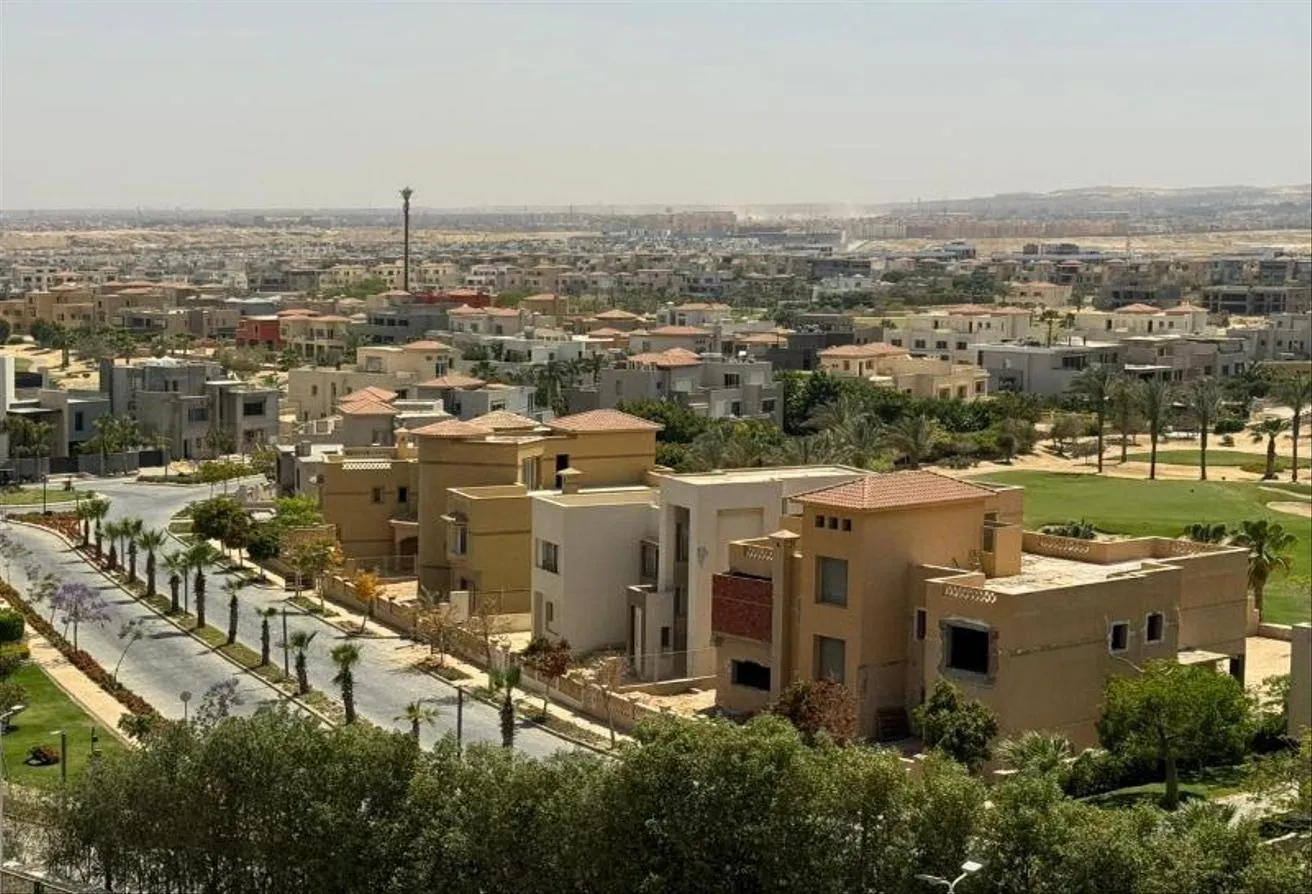 البيع في نيو جيزة: بنتهاوس للبيع كامل التشطيب - استلام فورى ... 