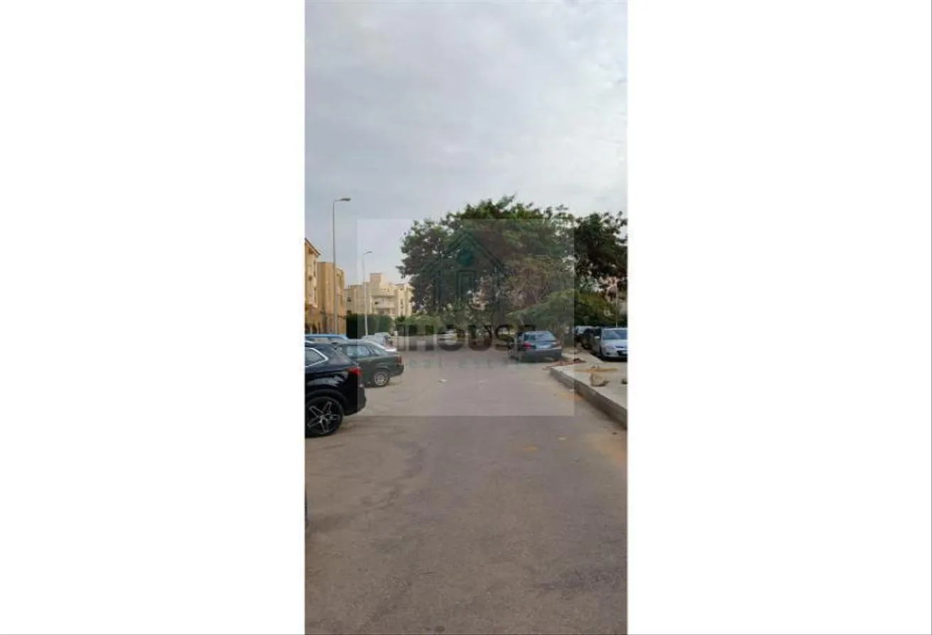 Rent in Green Residence 2: للايجار شقه 250 متر بالحي الثامن الشيخ زايد