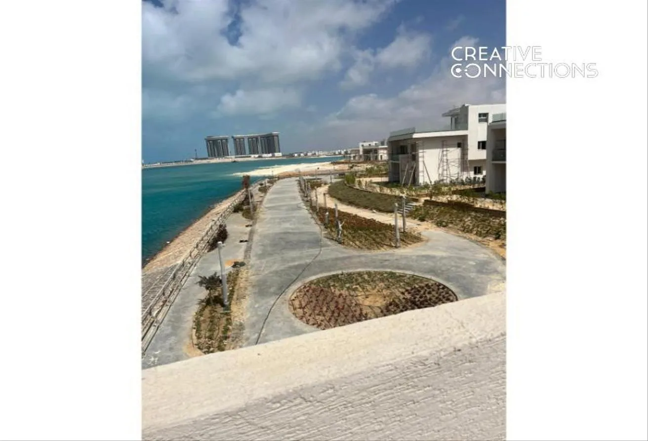 Sale in New Alamein City: فيلا مستقله للبيع في مزارين ايلاند  علي اللاجون