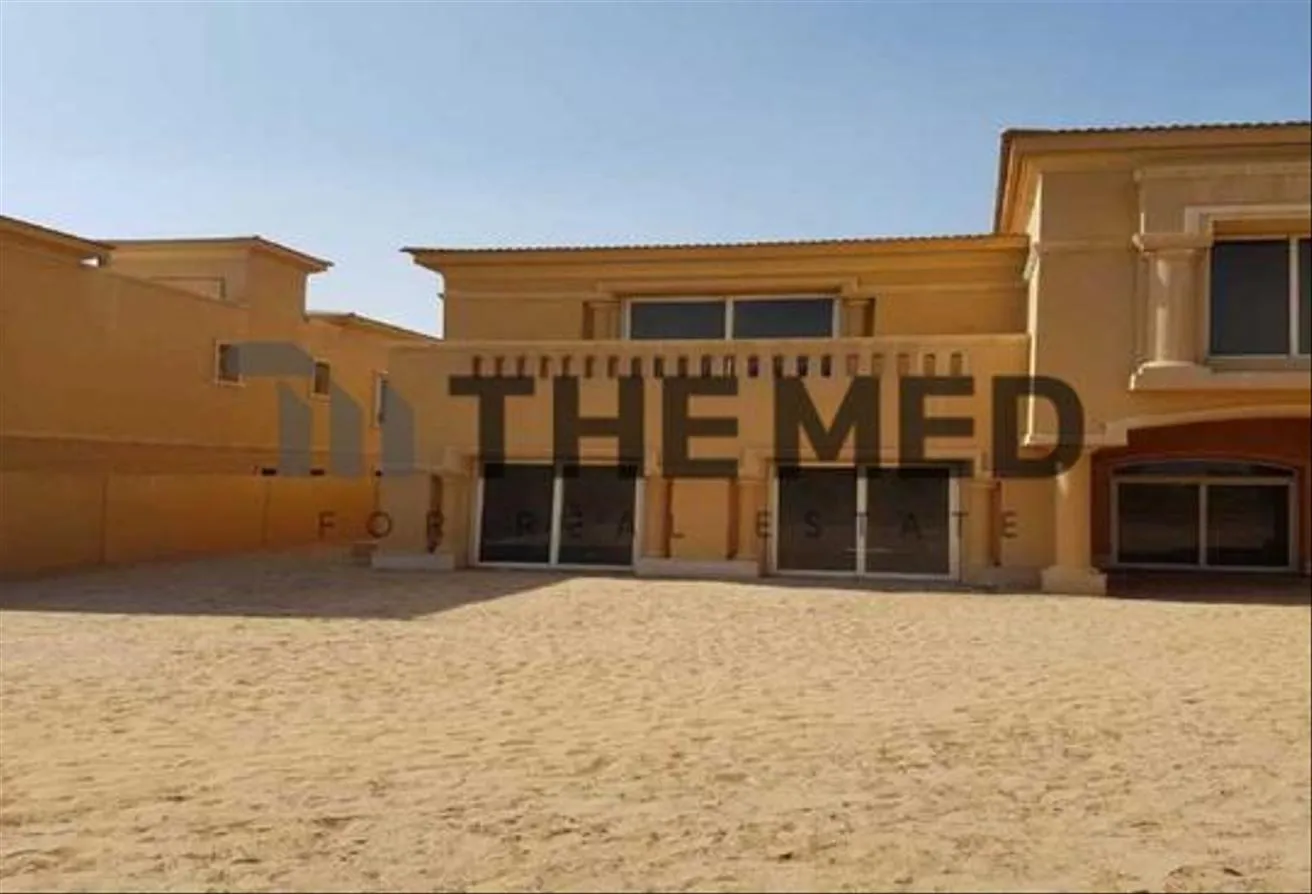 Sale in Royal Meadows: فيلا على مساحة 888 متر تتضمن بيزمنت في رويال ميدوز