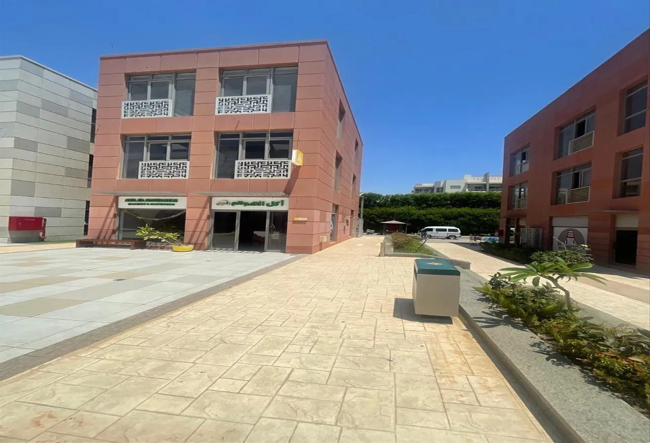 Rent in The Courtyard: مبني مستقل كامل للإيجار اداري او تجاري متشطب مجهز