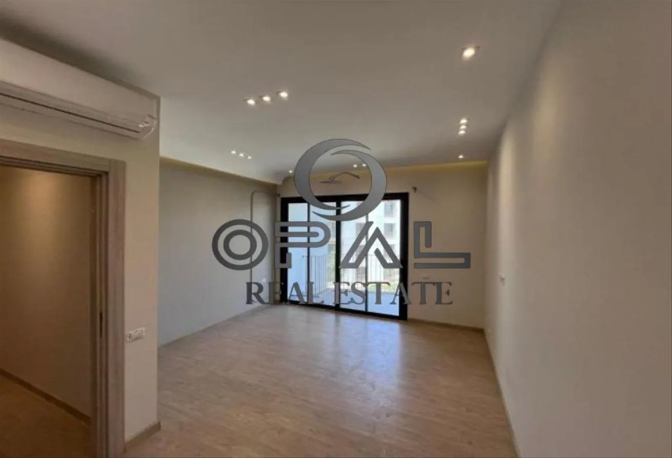 Sale in Six West: Villa in Beverly Hills, super luxurious finishing
