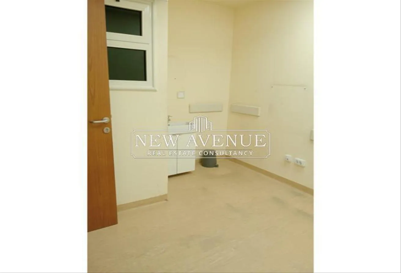 Rent in Cairo Medical Center CMC: Clinic for rent new Cairo 40m fully finished ACs