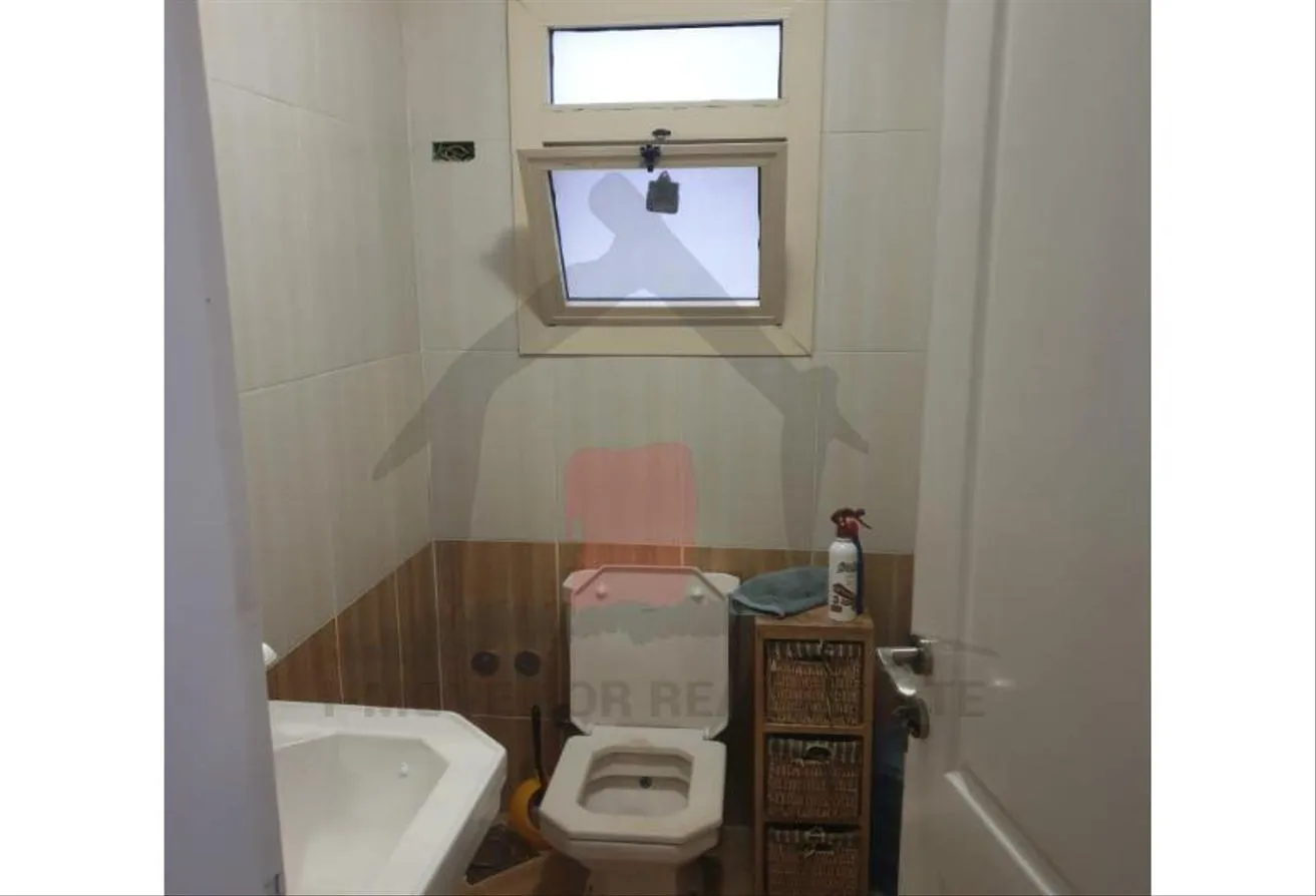 Sale in Zayed Dunes: عيادة للبيع متشطبه بالكامل ف اميز لوكيشن ف زايد