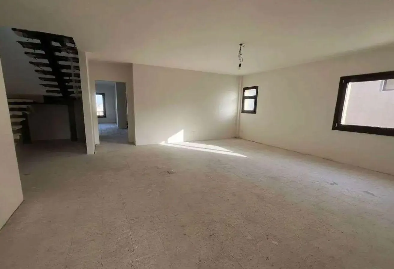 Sale in Pyramids Heights: للبيع دوبلكس ارضي بجاردن في بيراميدز هايتس متشطب