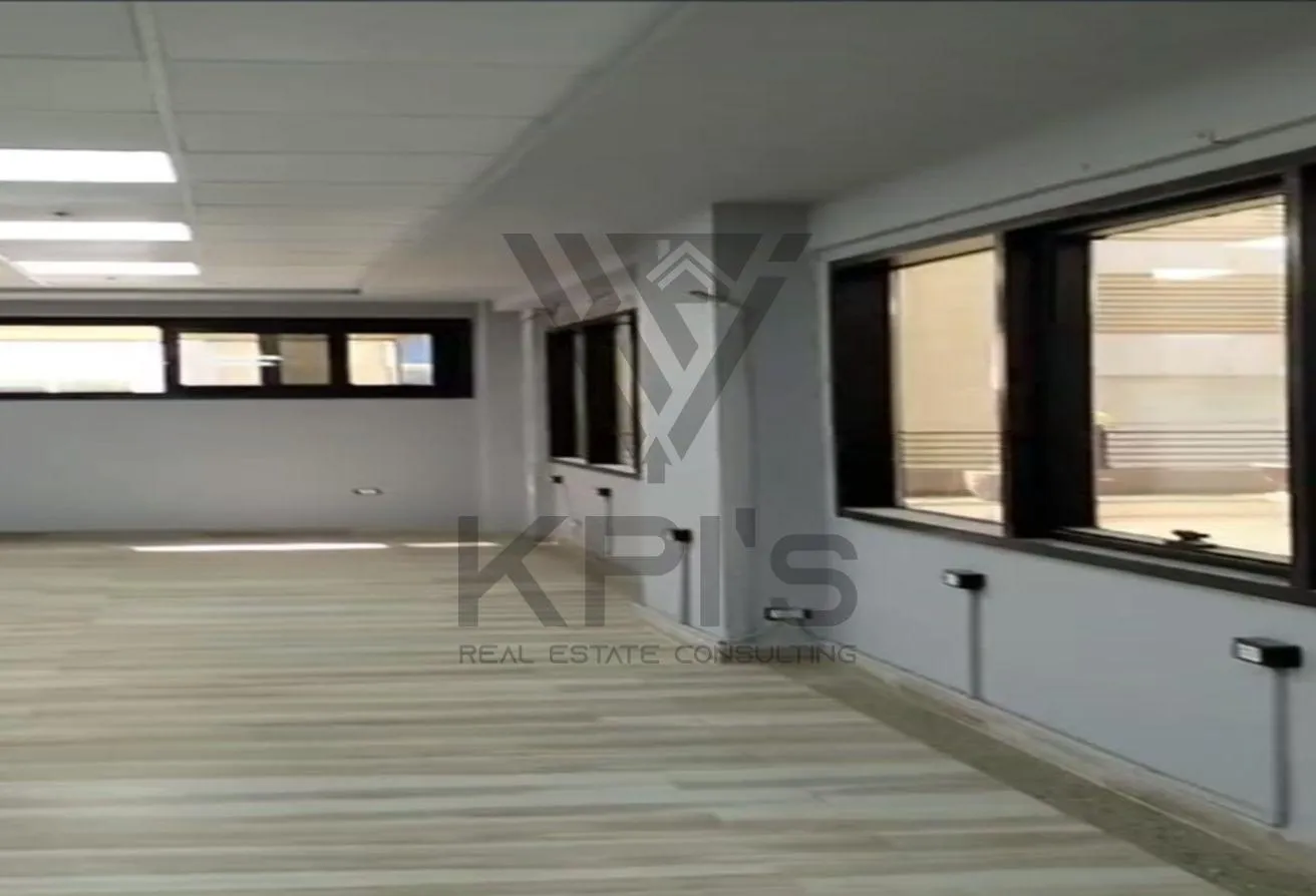 Rent in District 1: Office Finished at Lowest price in Golden Plaza
