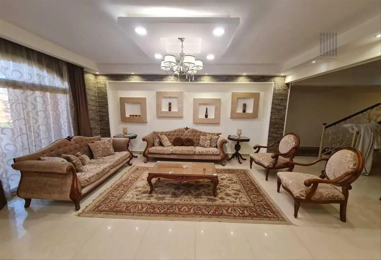 Sale in 8th District: Penthouse for sale at Sheikh Zayed - 8th district.