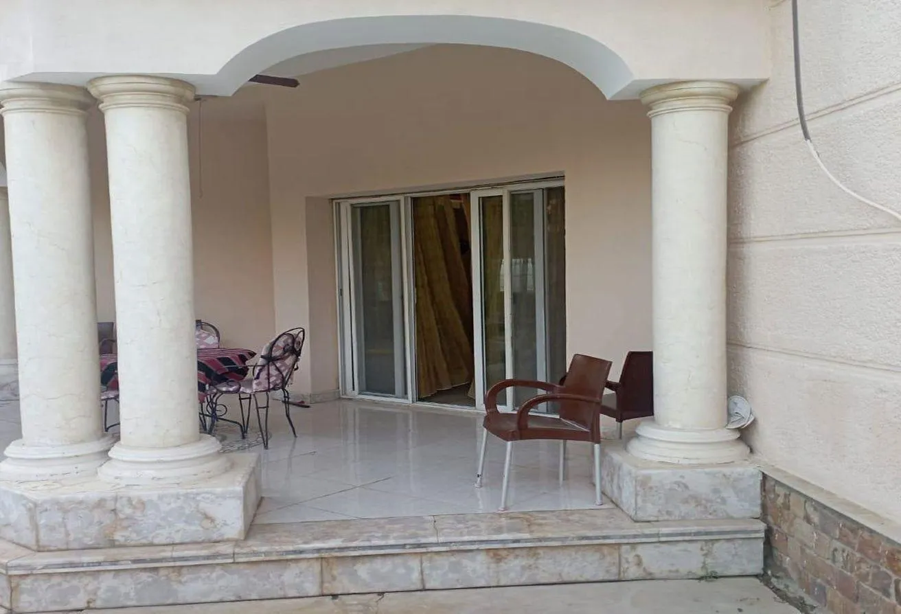 Sale in Beverly Hills Road: stand alone villa for sale Beverly hills with pool