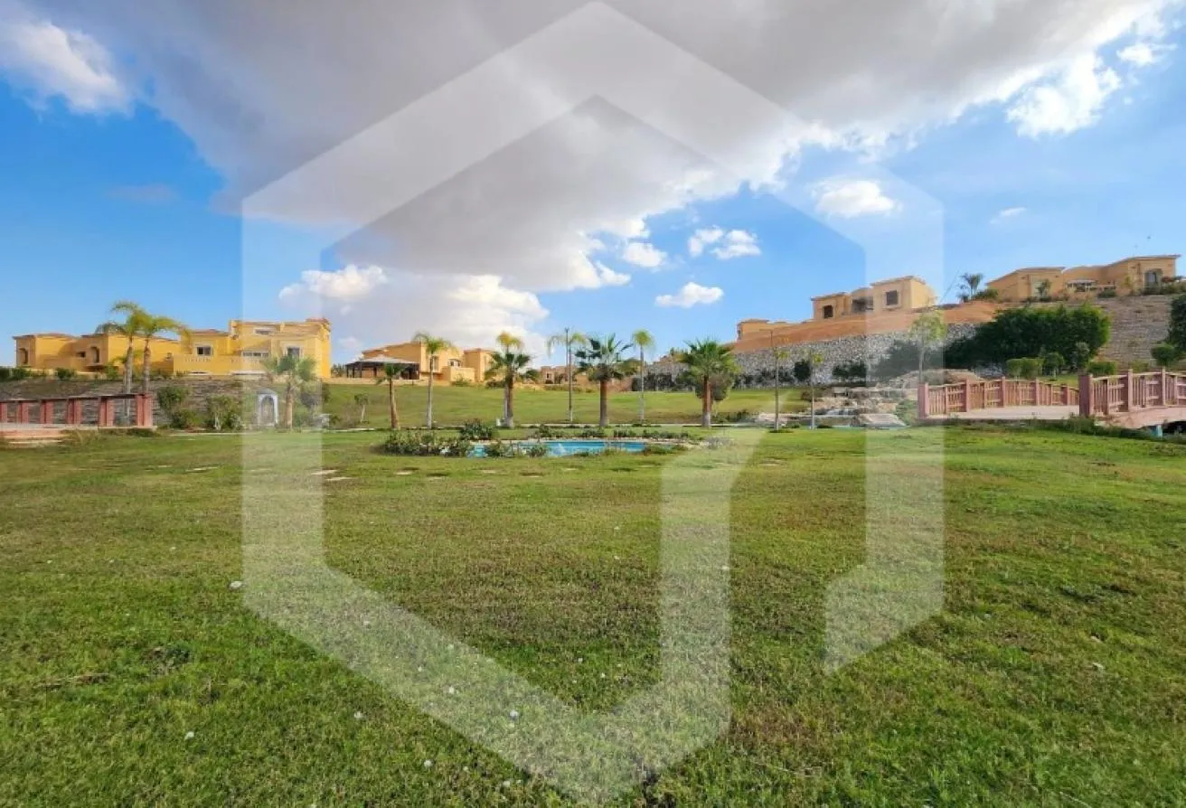 Sale in Royal Meadows: Villa for sale in Compound Royal Meadows, Arco    