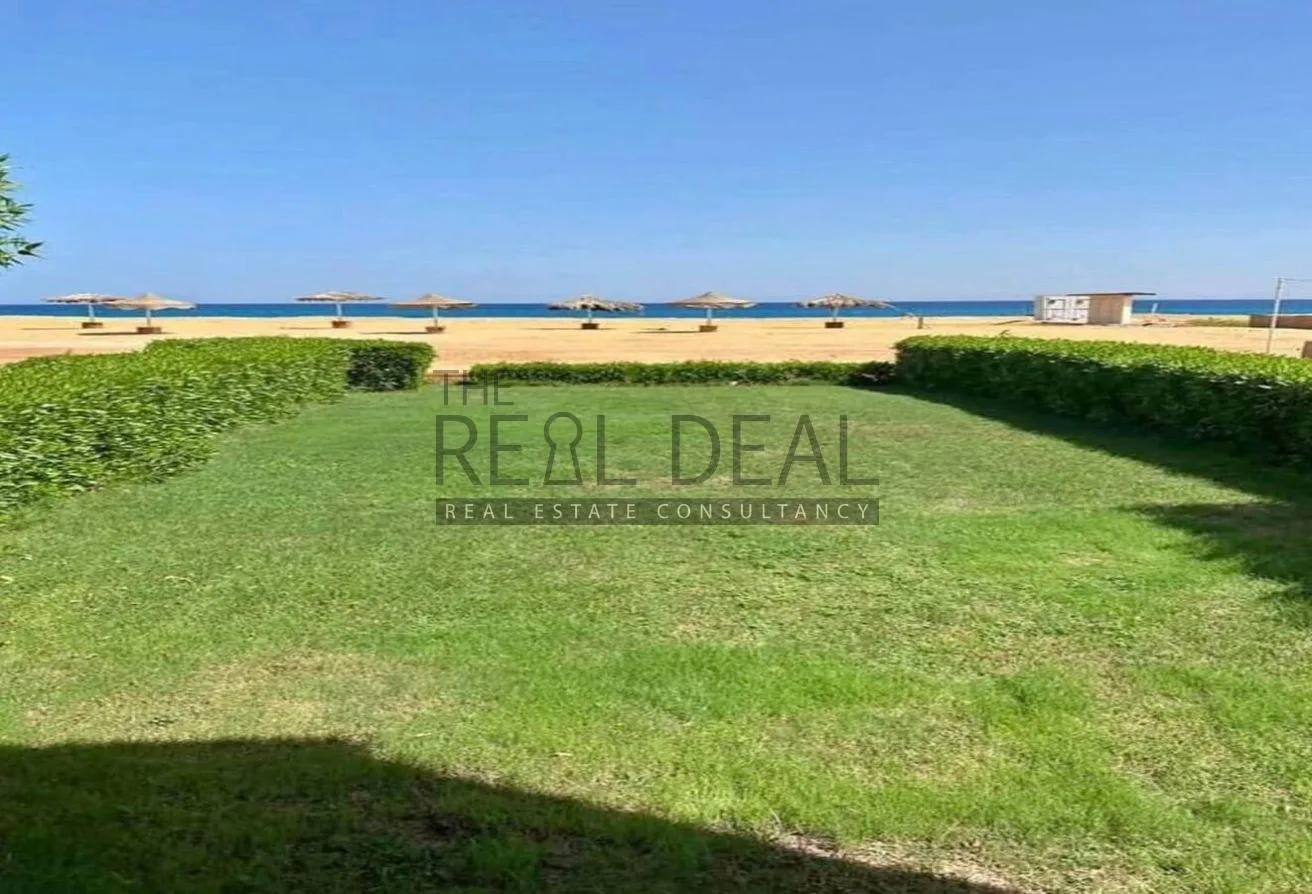 Sale in Telal Al Sokhna: stand alone villa 500 m - Land 850 m2 - first row