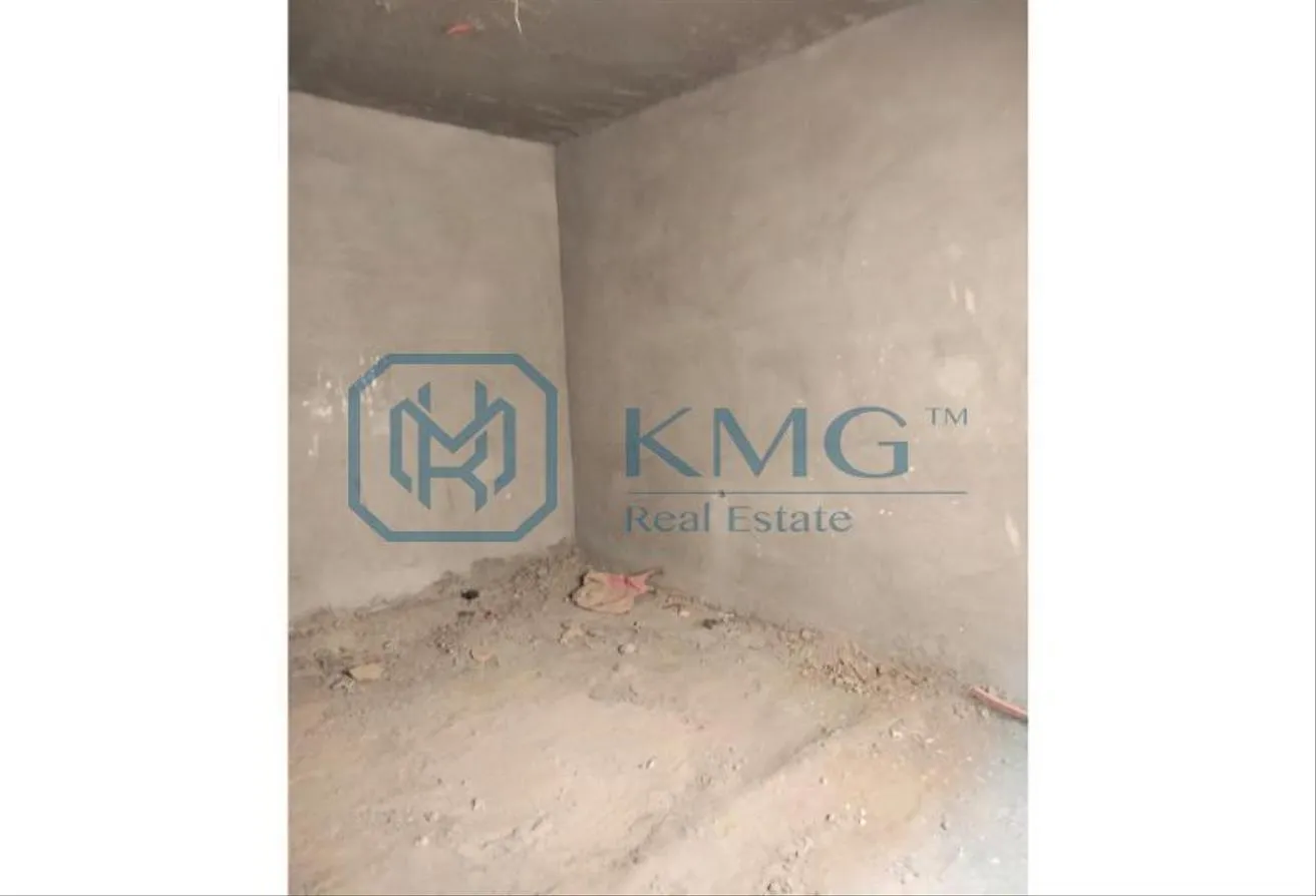 Sale in El Nakheel: **Large Apartment for Sale in Al-Nakhil Compound,