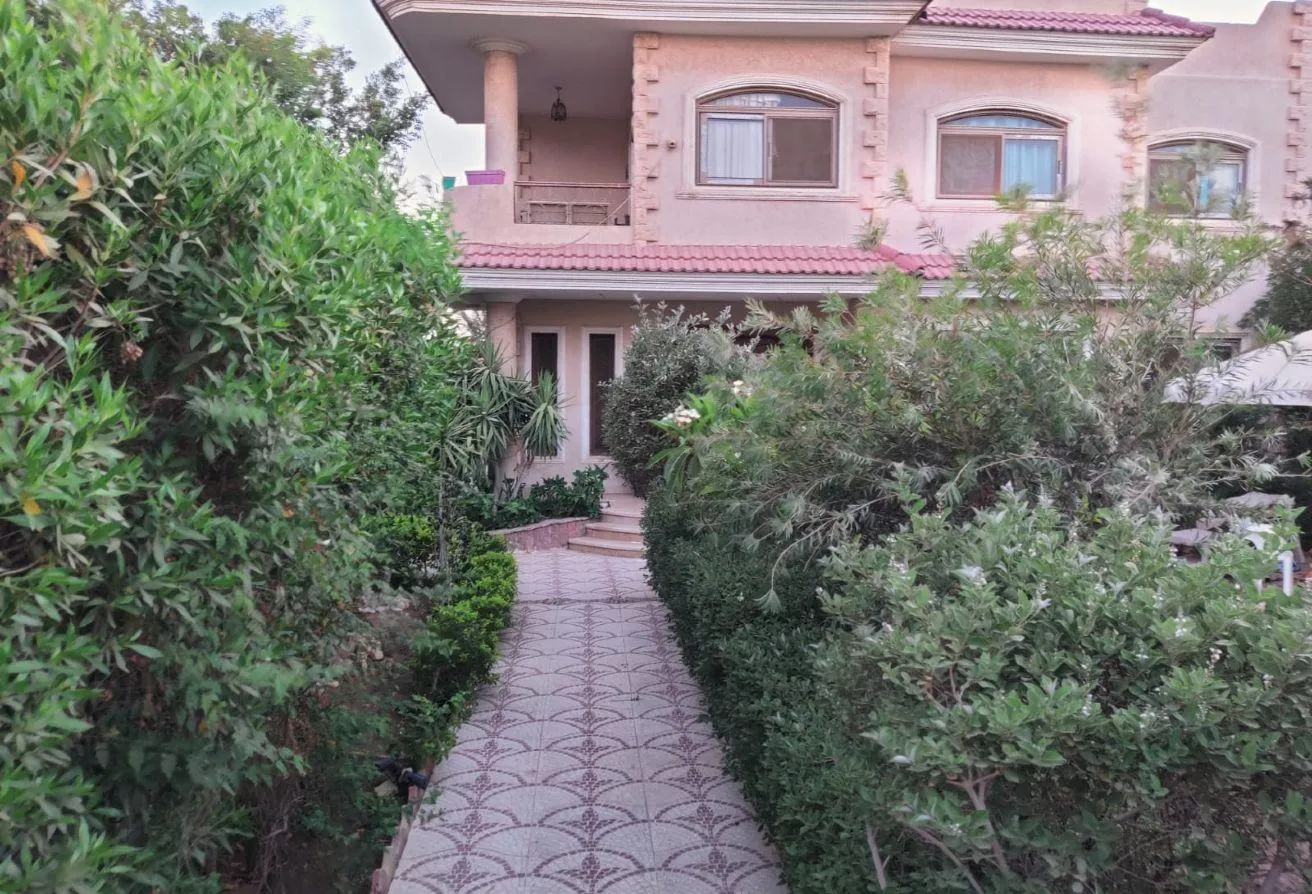 Sale in Green Belt: فيلا 1050 م بالحزام الأخضر أكتوبر