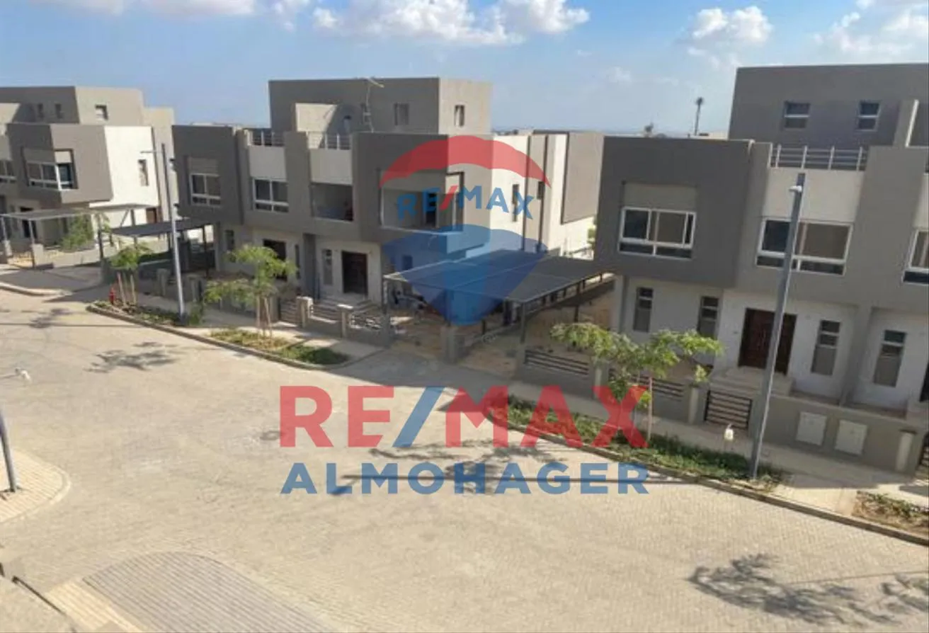Sale in Etapa: Corner Townhouse- 12.5 DP - 305 SQM - Phase1