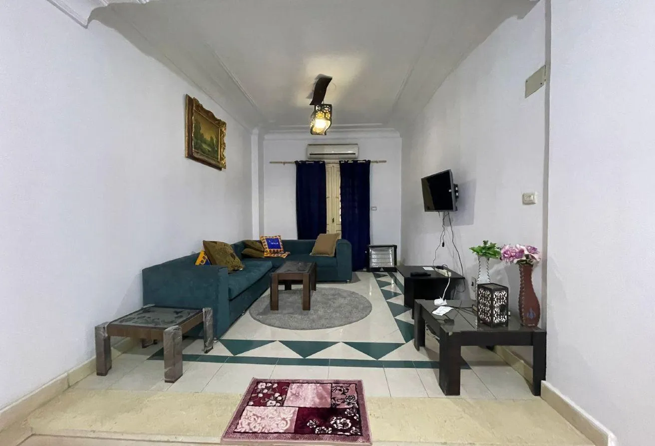 Rent in Fatma Al Sharbatly Mosque: apartment for rent in district 3            >