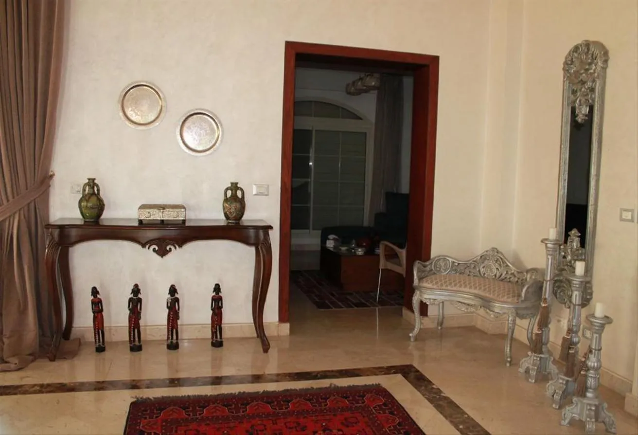 Sale in Dyar Compound: فيلا شيك  للبيع  بكمبوند الديار  بالتسعين الجنوبي