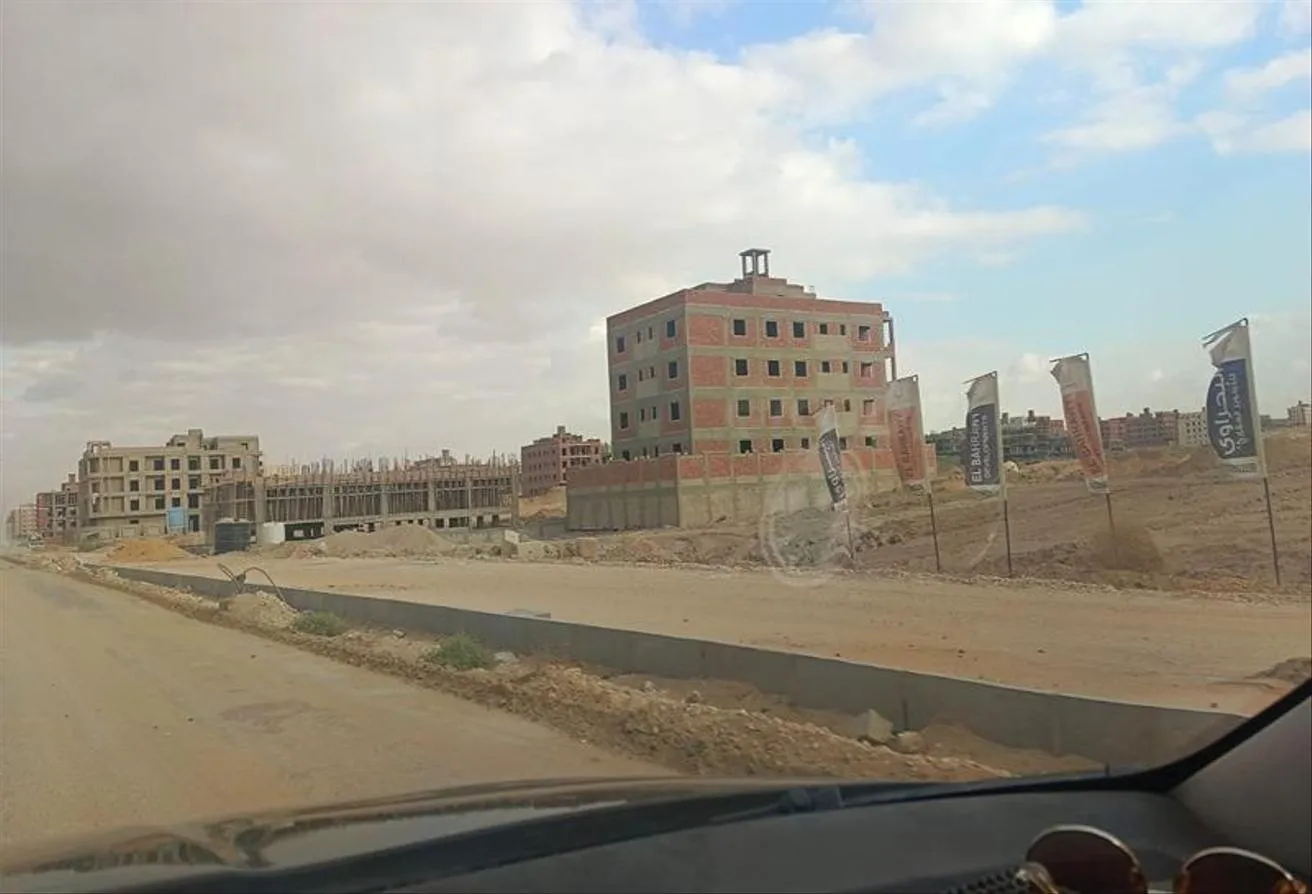 Sale in Bait Alwatan: الحي الرابع 469 متر تطل على الشارع الرئيسي