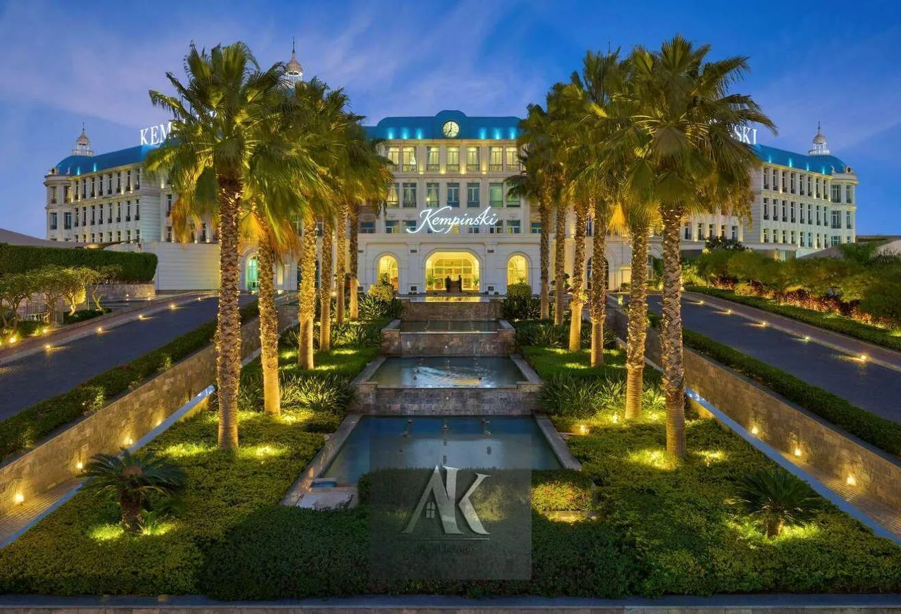 Sale in Royal Maxim: Massive built up area with luxurious finishing