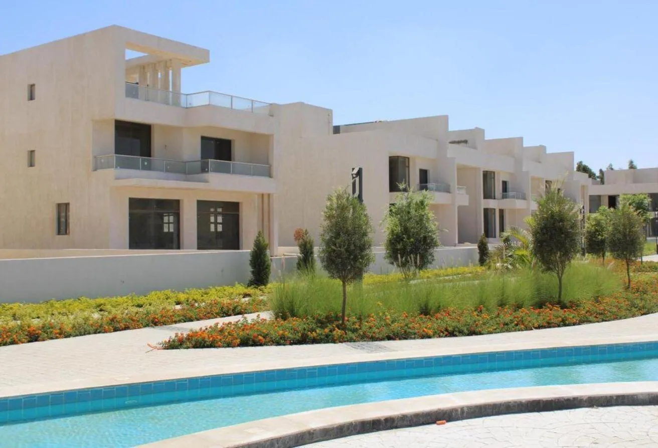 Sale in Lake West 2: Townhouse in Lake West 4 with 9-year installment