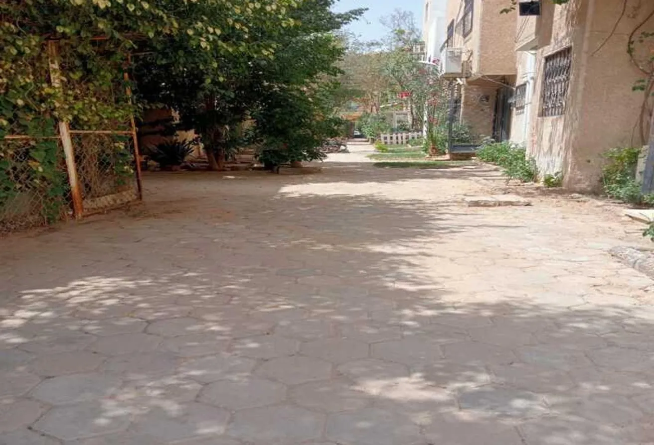 Rent in 16th District: Mini villa in Sheikh Zayed for rent, empty chalets